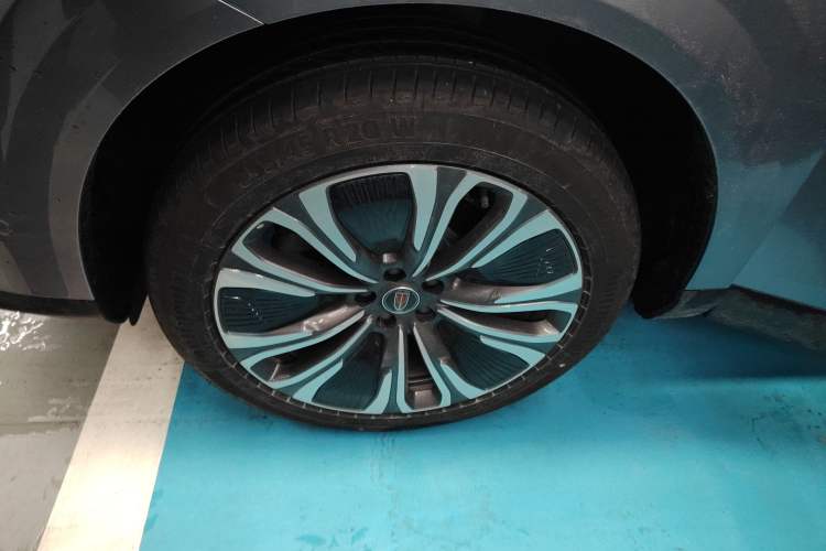 Used Hongqi HS6 PHEV 2026 220 All-Wheel Drive Smart Hybrid Version