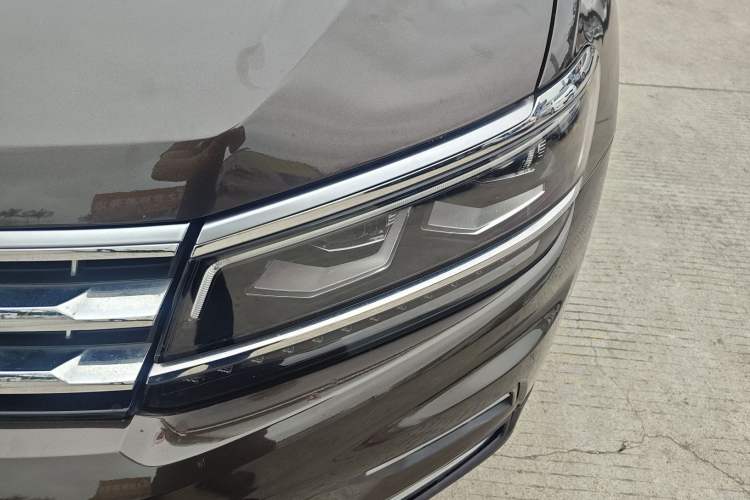 Used Volkswagen Tiguan L 2017 380TSI Automatic All-Wheel-Drive Luxury Edition Left Front Headlight