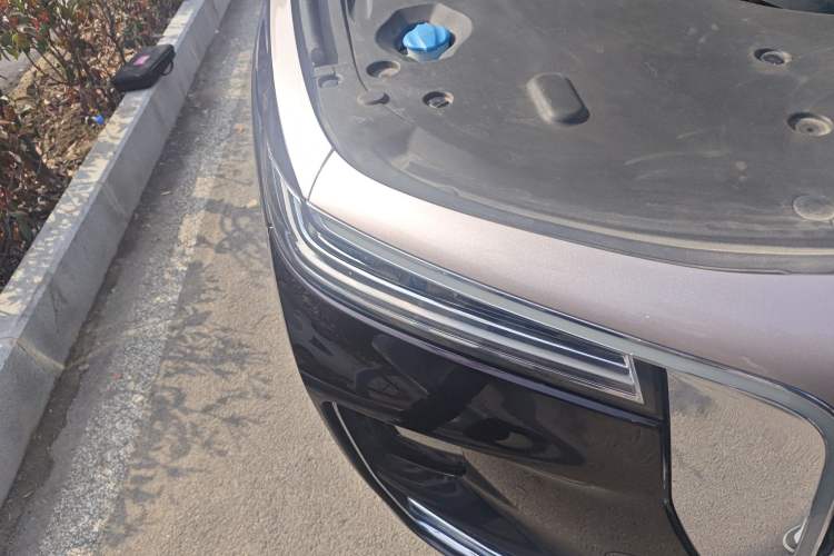 Used Hongqi H9 2022 3.0T Smart Connect Flagship Four-Seater Version Right Front Headlight