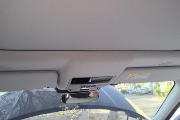 Used Land Rover Discovery 2021 360 PS R-Dynamic SE Headliner