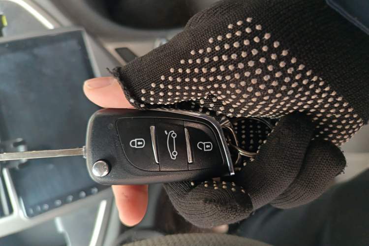 Used Chevrolet Aveo Sonic 2011 Sedan 1.4L MT SL
