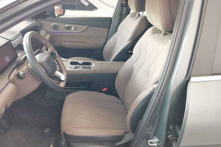 Used Chery Tiggo 8 PLUS 2025 290TGDI DCT Prestige 5-Seater
