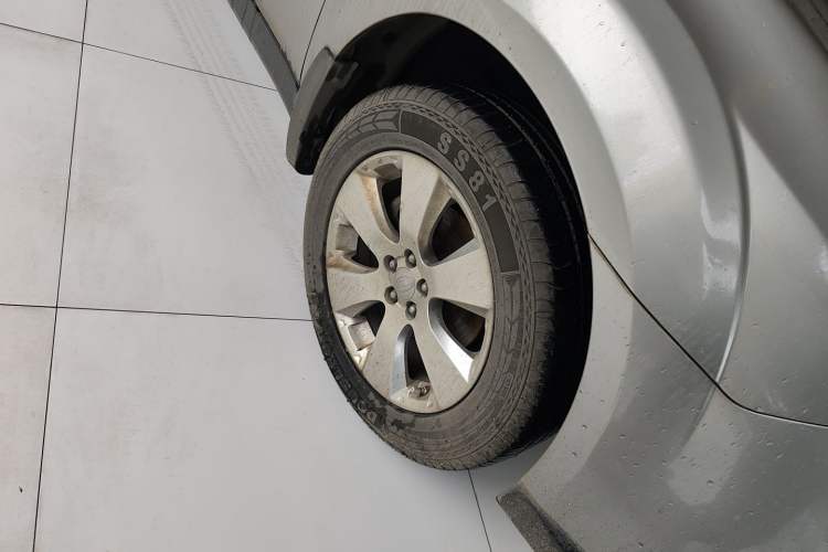 Used Subaru Outback 2010 2.5i Luxury Edition Right Front Wheel Hub