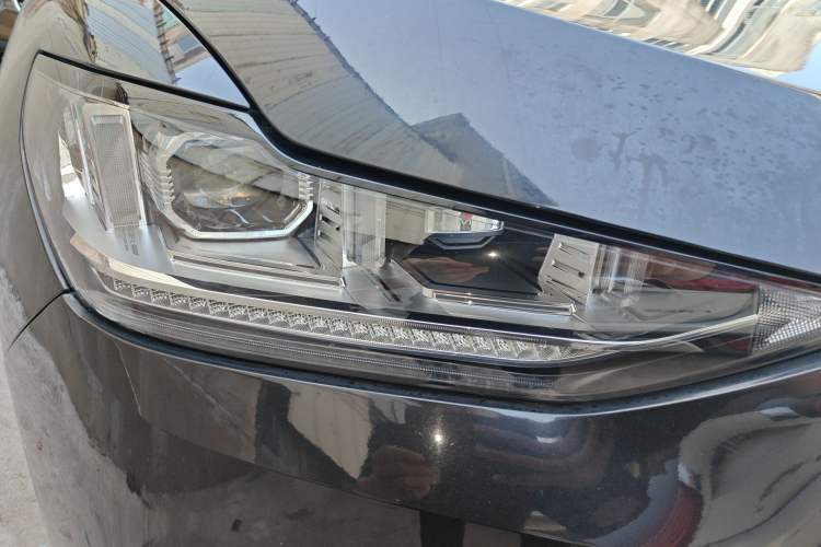 Used Wey VV6 2018 2.0T Two-Wheel-Drive Ultra-Luxury Version China V Standard
