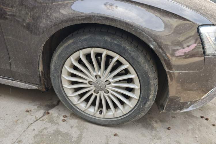 Used Audi A4L 2015 35 TFSI Automatic Comfort Model Right Front Wheel Hub