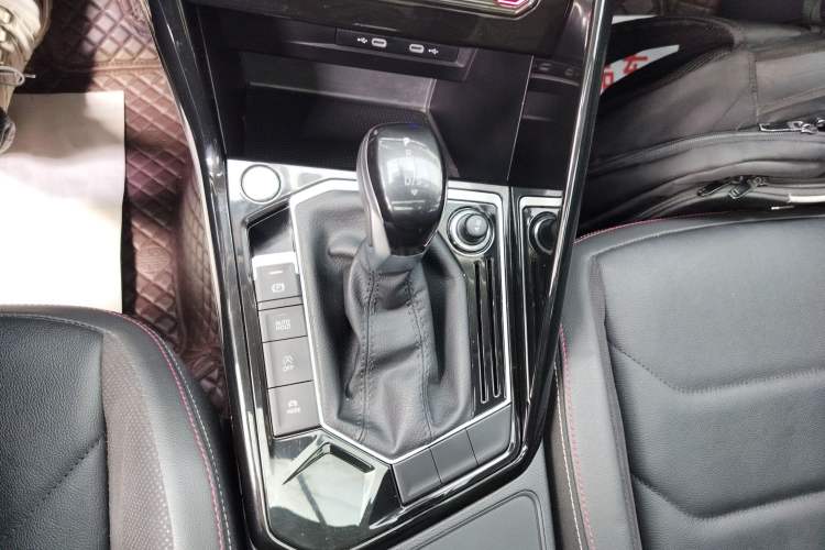 Used Volkswagen Tayron 2022 330TSI Two-Wheel Drive Luxury Smart Connectivity Version