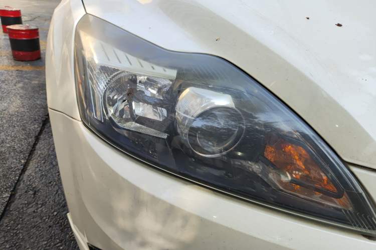 Used Ford Focus 2014 Hatchback Classic 1.8L Manual in Cool White Collector's Edition