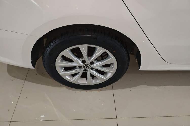 Used Volkswagen Lavida 2017 1.6L Automatic Comfort Edition Right Rear Wheel Hub