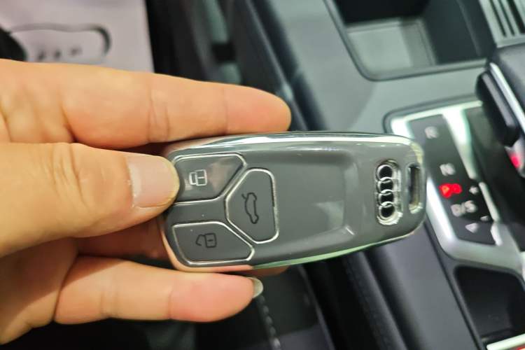 Used Audi A4L 2022 40 TFSI Luxury Dynamic Model
