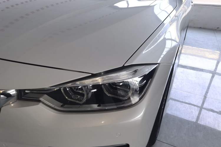 Used BMW 3 Series 2016 320Li Ambition Model
