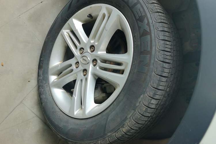 Used GAC Trumpchi GS5 2013 1.8T Automatic Two-Wheel Drive Luxury Edition Right Front Wheel Hub