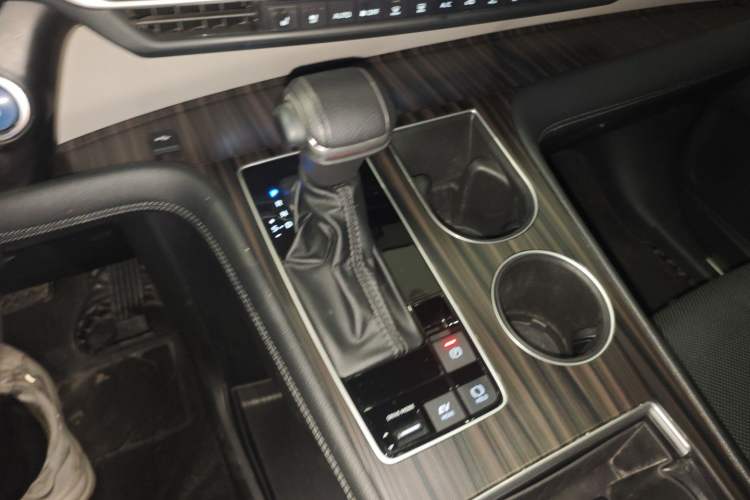 Used Toyota Granvia 2023 2.5L Hybrid Prestige VIP Edition