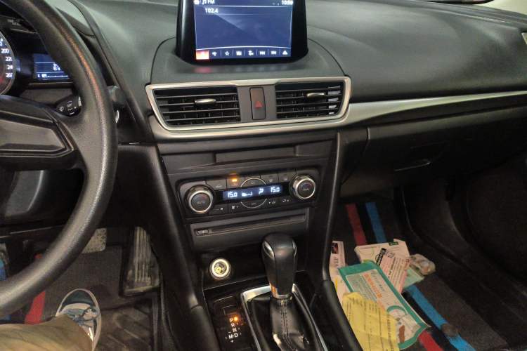 Used Mazda 3 Axela 2017 Hatchback 1.5L Automatic Luxury Model Emission Standard China V Audio And AC Panel