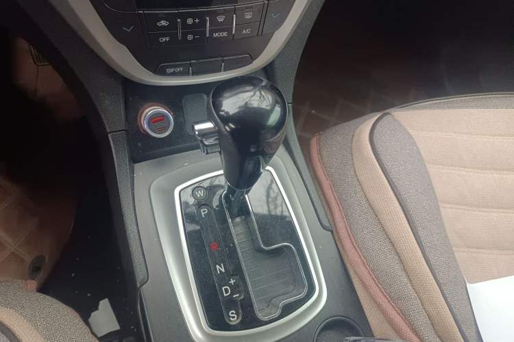 Used GAC Trumpchi GS5 2014 2.0L Automatic Two-Wheel Drive Deluxe Edition Gear Lever