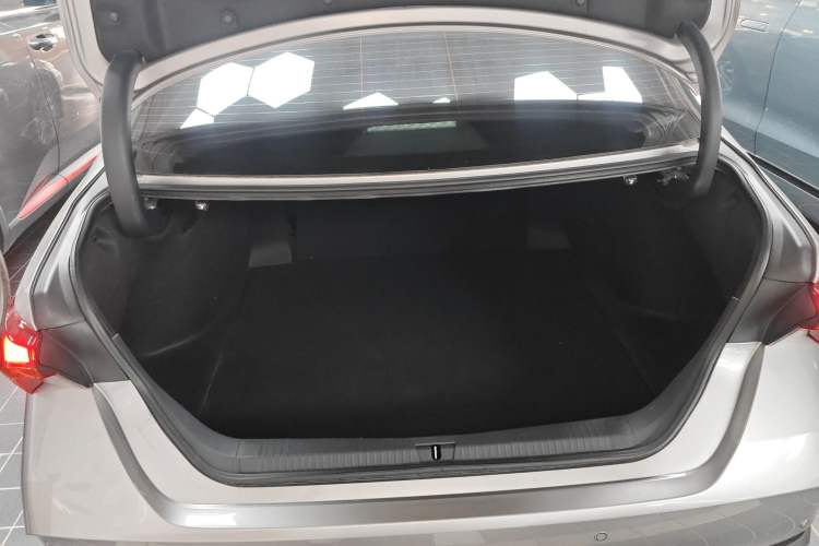 Used Toyota Avalon 2024 Dual-Motor 2.0L Luxury Edition