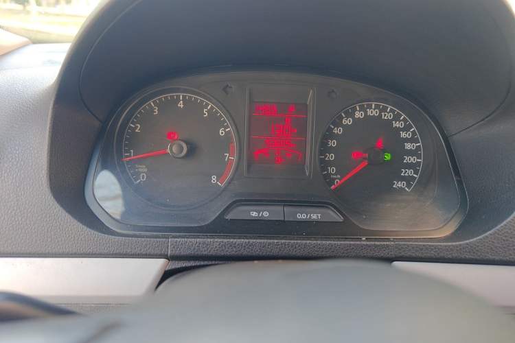 Used Volkswagen Jetta 2015 Value Edition 1.6L Automatic Comfort Version Instrument Cluster