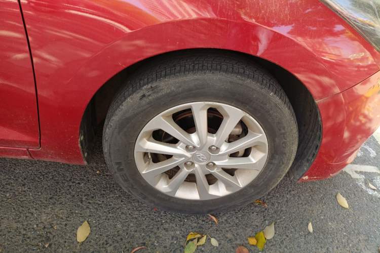 Used Hyundai Verna (new generation) 2016 1.4L Automatic Sport Edition Right Front Wheel Hub