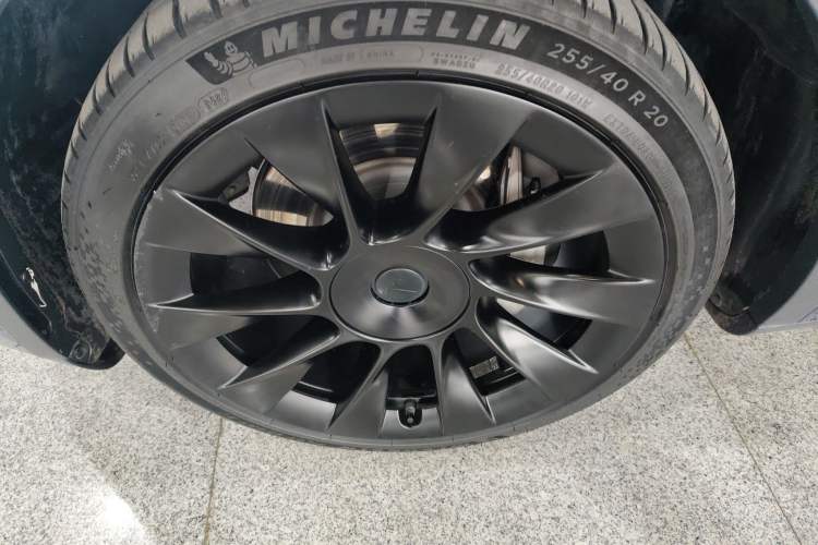 Used Tesla Model Y 2021 Long-Range All-Wheel-Drive Version 3D7 Left Front Wheel Hub