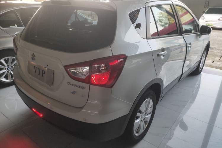 Used Suzuki S-Cross 2015 1.6L CVT Two-Wheel Drive Entry-Level Trim
