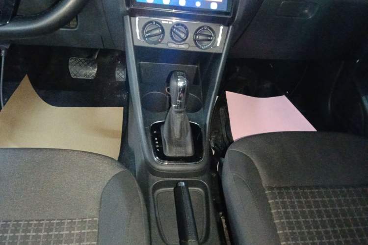 Used Volkswagen Polo 2016 1.6L Automatic Comfort Model Gear Lever