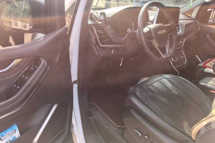 Used SAIC MAXUS G20 2023 Facelift PLUS 2.0T Diesel Automatic Luxury Edition Driver Seat