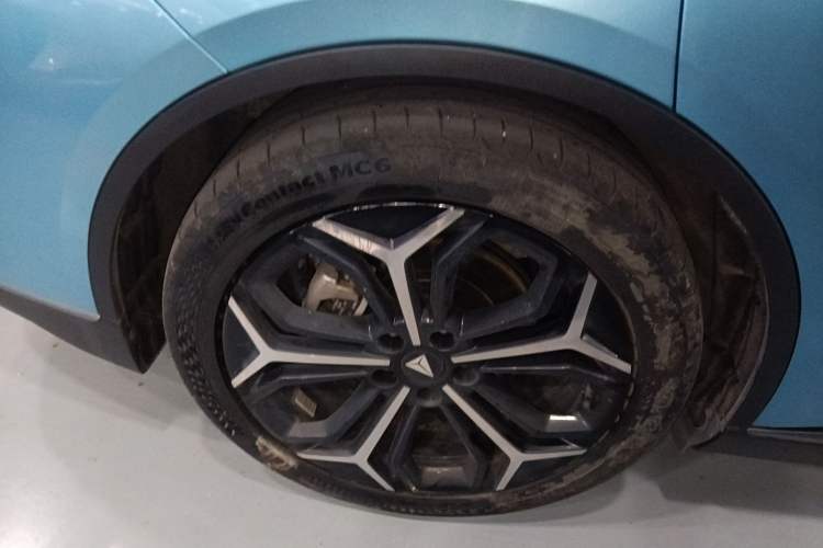 Used Deepal L07 2024 230Max Qiankun Intelligent Driving ADS SE Range-Extended Version Right Rear Wheel Hub