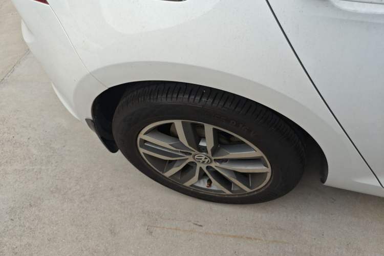 Used Volkswagen Golf 2016 230TSI Automatic Luxury Version Right Rear Wheel Hub