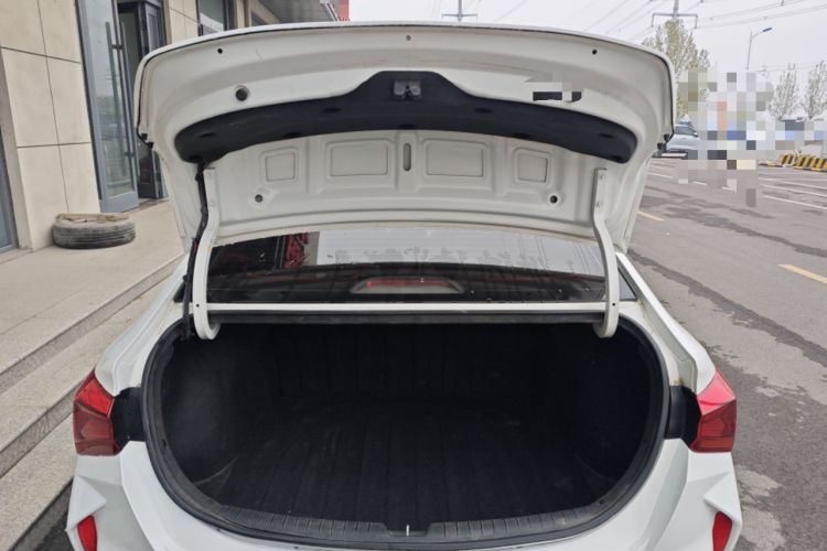 Used Hyundai Verna (new generation) 2020 1.4L Manual GLS Cool Edition Trunk