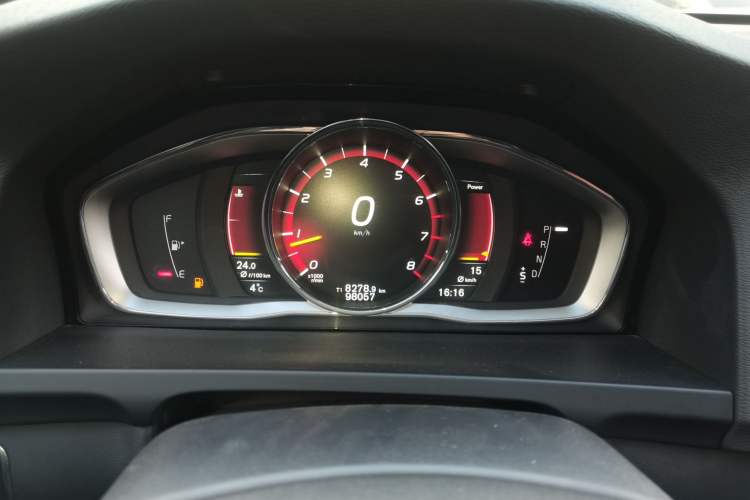 Used Volvo V60 2016 Cross Country T6 AWD
