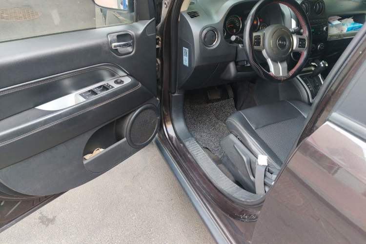 Used Jeep Compass 2014 2.4L Four-Wheel Drive Serpentine Collection Edition Driver Seat