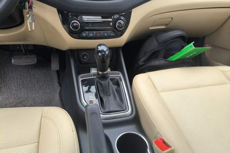 Used CHANGAN Eado 2015 1.6L Automatic Luxury Model Gear Lever