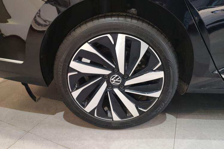 Used Volkswagen Passat 2022 330TSI Starry Luxury Edition Right Rear Wheel Hub