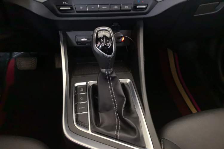 Used Geely Auto Vision X3 2020 1.5L CVT Elite Edition Gear Lever