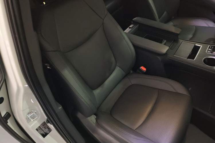 Used Toyota Sienna 2023 2.5L Hybrid Deluxe Edition