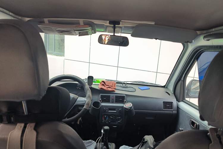 Used Wuling Rongguang S 2023 1.5L Base Version 5/7 Seats Headliner