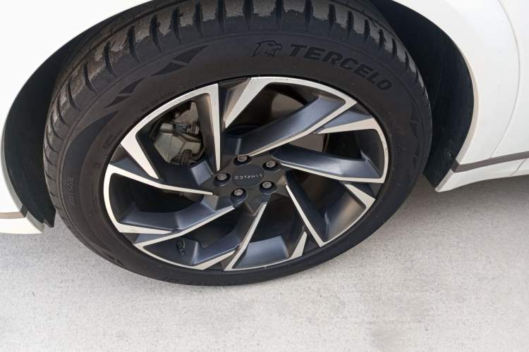 Used Lynk & Co 09 2021 2.0T Halo Six-Seater
