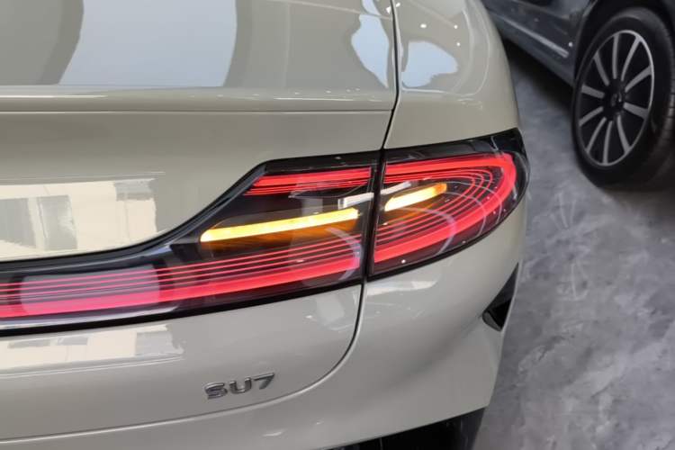Used Xiaomi Auto SU7 2024 Rear-Drive Long-Range Intelligent Driving Version