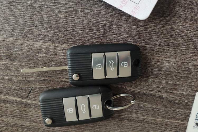 Used Roewe RX5 2018 30T Two-Wheel Drive Automatic Internet Smart Edition Interior 1