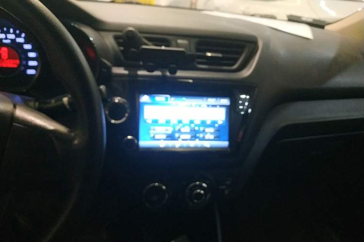Used Kia K2 2012 Sedan 1.4L MT TOP Commemorative Edition
