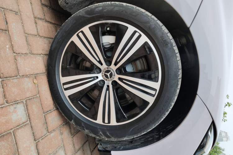 Used Mercedes-Benz EQE 2022 350 Luxury Edition Right Front Wheel Hub