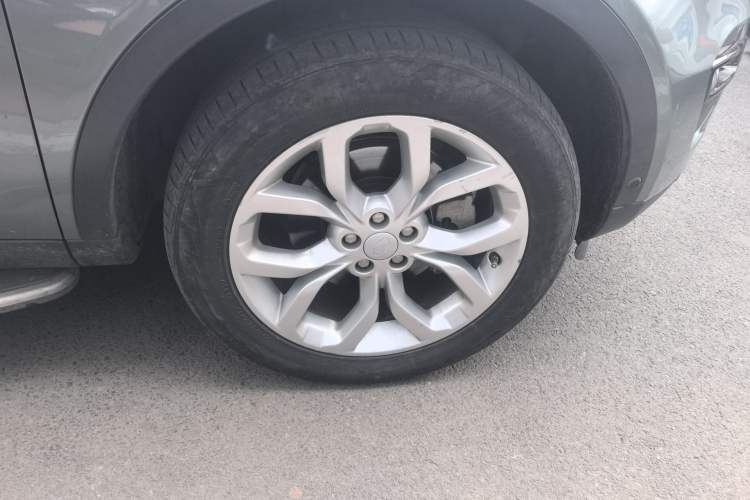 Used Land Rover Discovery Sport 2018 240 PS HSE Version Right Front Wheel Hub