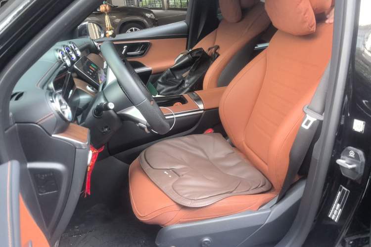 Used Mercedes-Benz GLC 2025 GLC 300 L 4MATIC Dynamic Model 5 Seats
