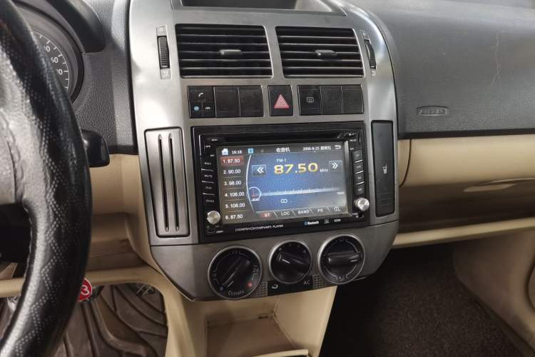 Used Volkswagen Polo 2007 Jingqing 1.4L Manual Fashion Edition
