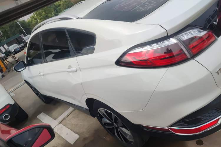 Used Venucia T90 2017 2.0L CVT Smart Edition Left Side