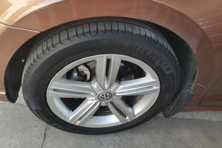Used Volkswagen Lamando 2015 280TSI DSG Comfort Edition Left Front Wheel Hub