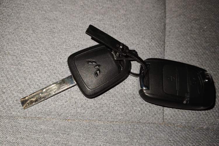 Used Wuling Yangguang 2024 300KM Comfort Version Passenger Van 75kW
