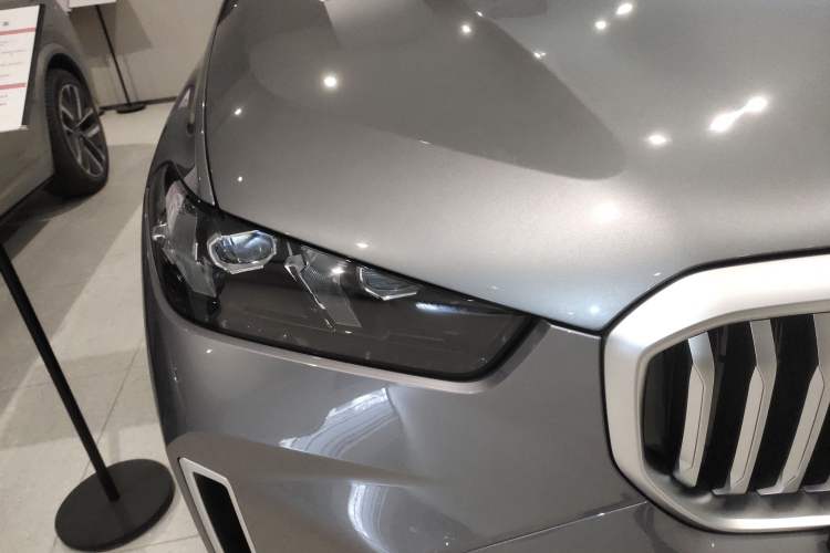 Used BMW X5 2023 xDrive 30Li Luxury M Sport Package
