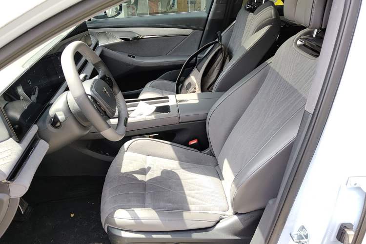 Used VOYAH PASSION 2023 Four-Wheel Drive Flagship Edition Left Front Seat