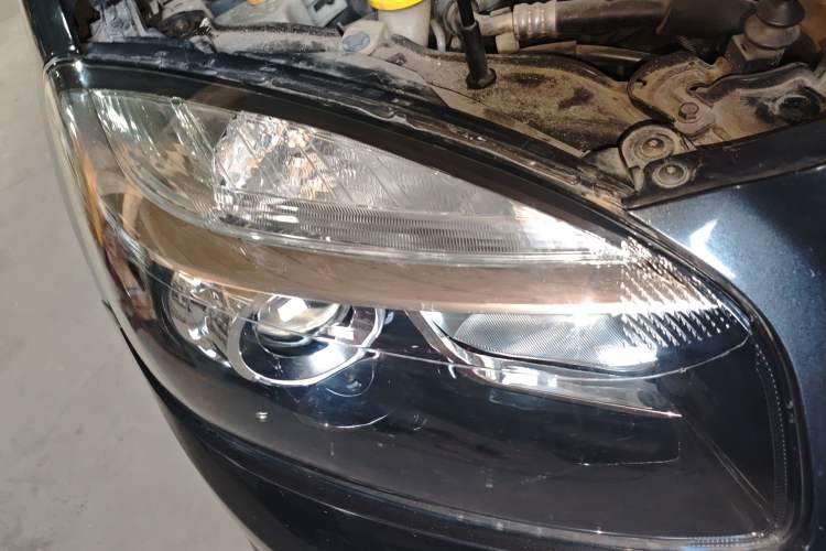 Used Renault Koleos 2012 2.5L 4x4 Comfort Edition with Navigation
