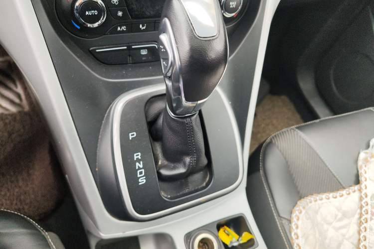 Used Ford Kuga 2013 1.6L GTDi Two-Wheel-Drive Trend Model